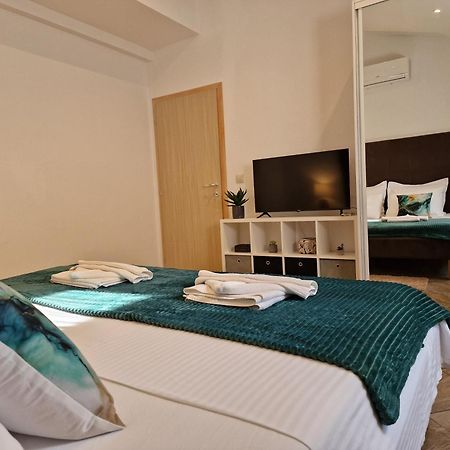 Holiday Home Near Trogir Kaštel Štafilić Eksteriør bilde