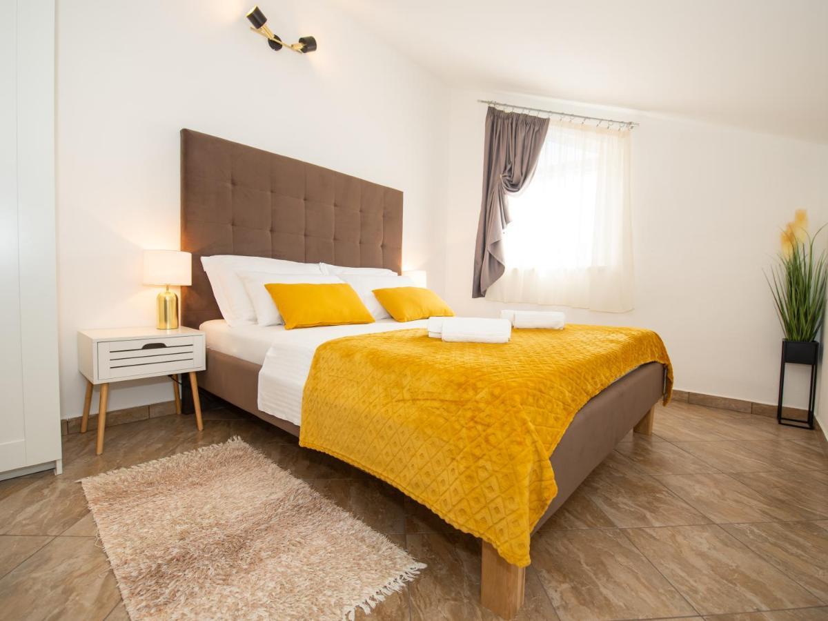 Holiday Home Near Trogir Kaštel Štafilić Eksteriør bilde