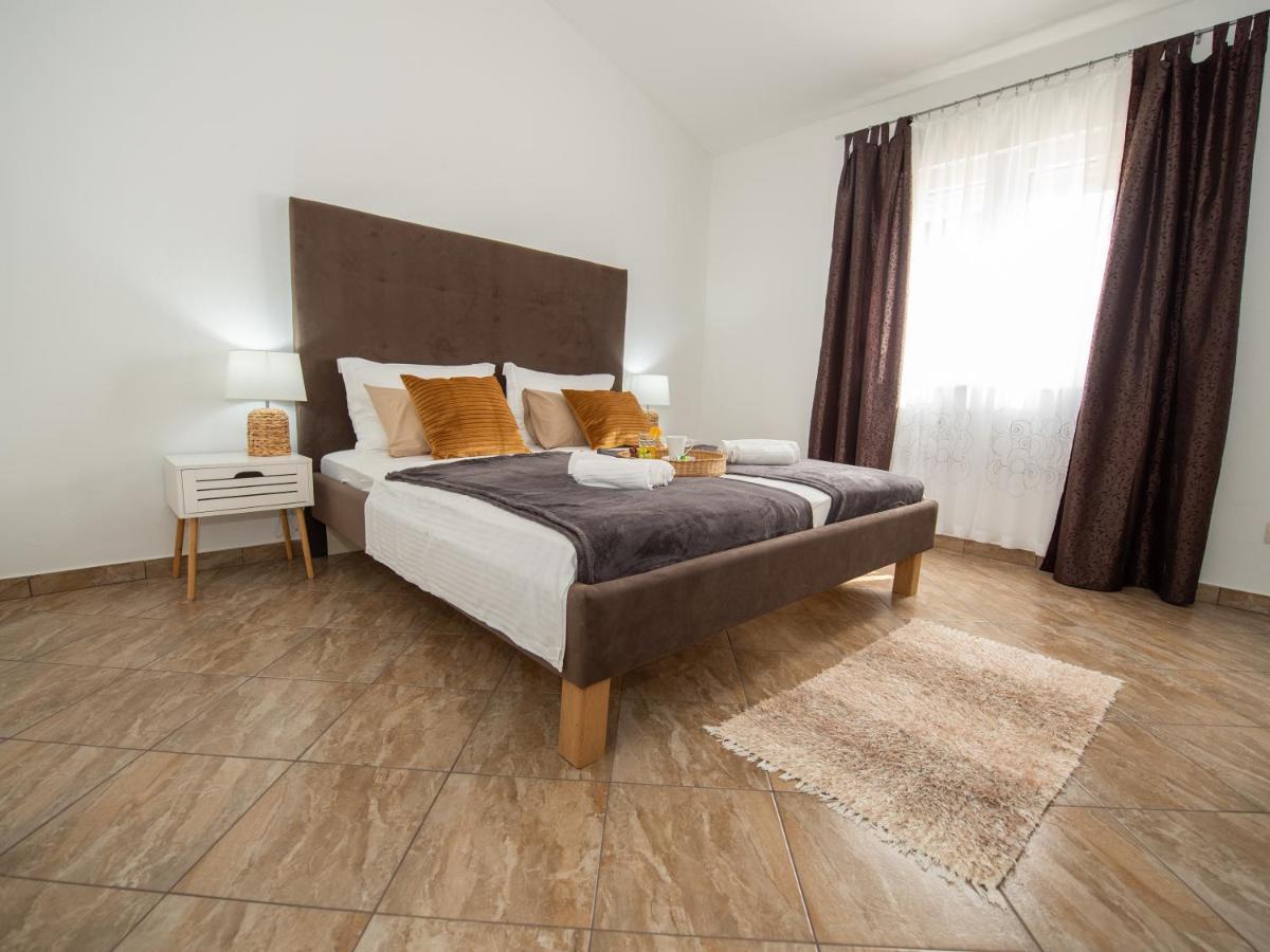 Holiday Home Near Trogir Kaštel Štafilić Eksteriør bilde