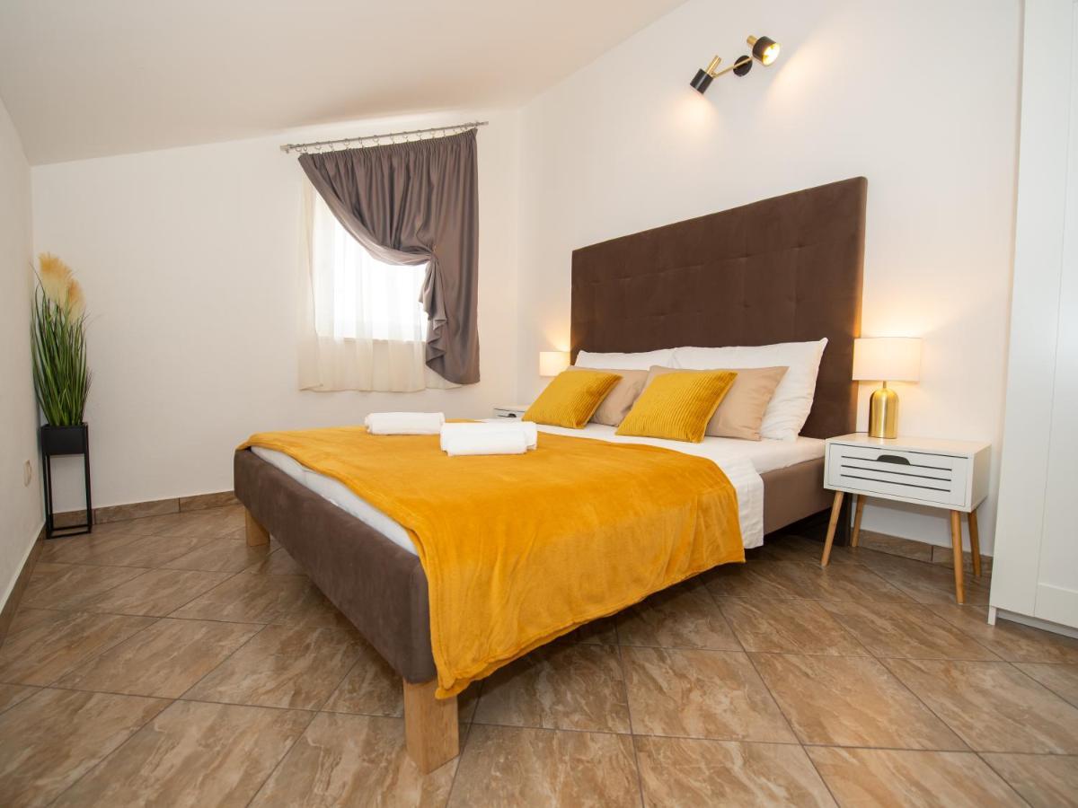 Holiday Home Near Trogir Kaštel Štafilić Eksteriør bilde