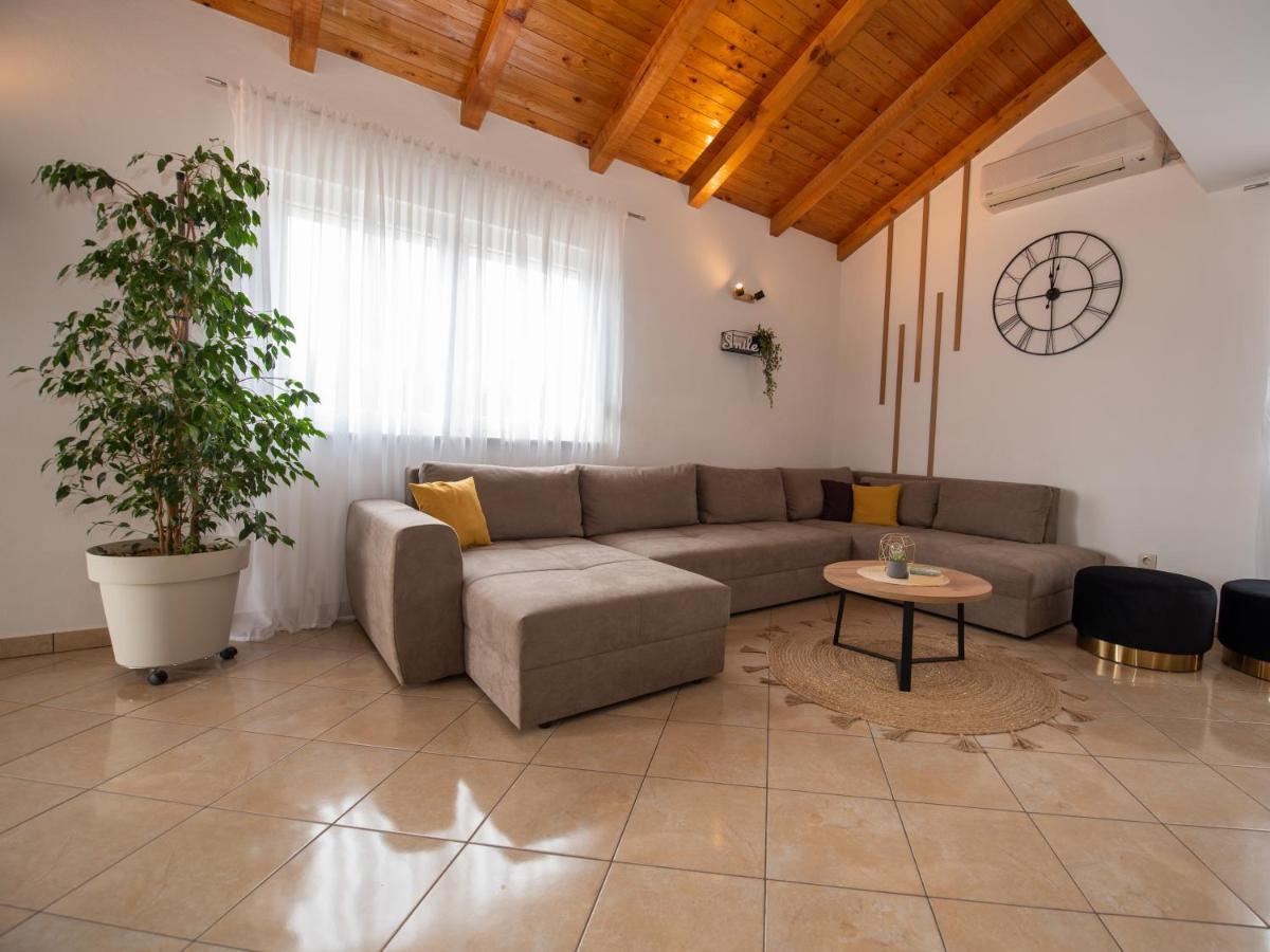 Holiday Home Near Trogir Kaštel Štafilić Eksteriør bilde