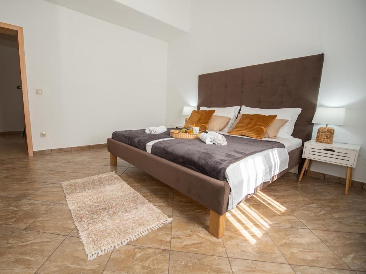 Holiday Home Near Trogir Kaštel Štafilić Eksteriør bilde
